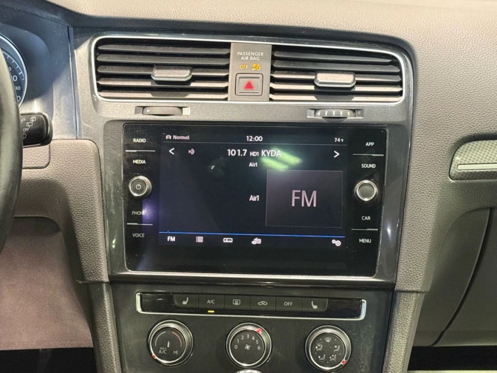 2018 Volkswagen Golf Image 31