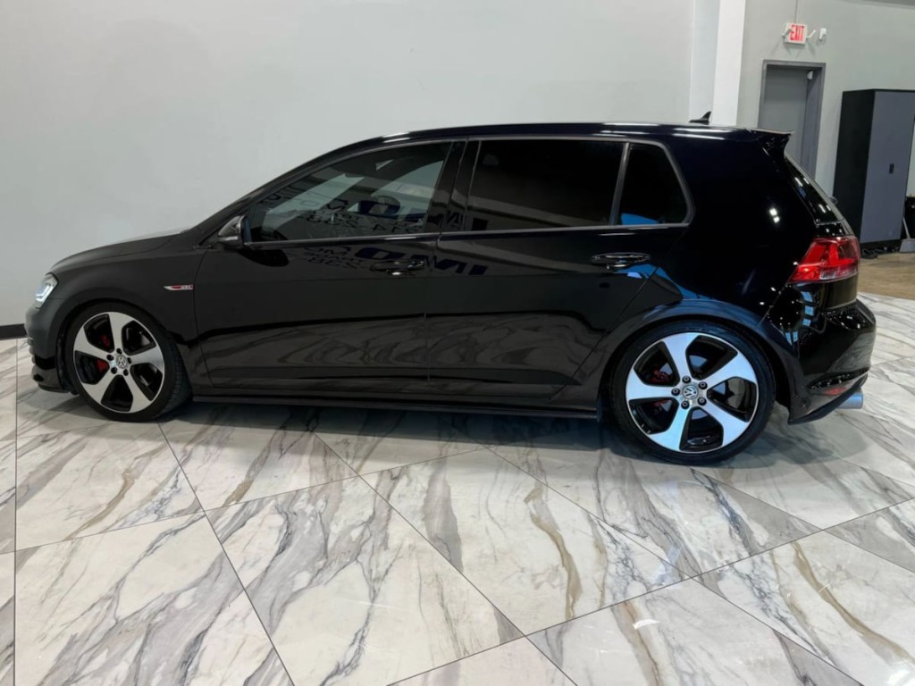 2015 Volkswagen GTI Image 9