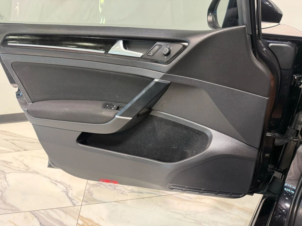 2015 Volkswagen GTI Image 11