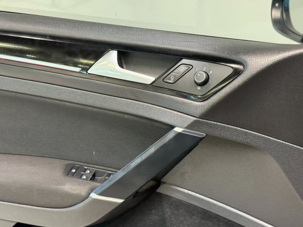 2015 Volkswagen GTI Image 12