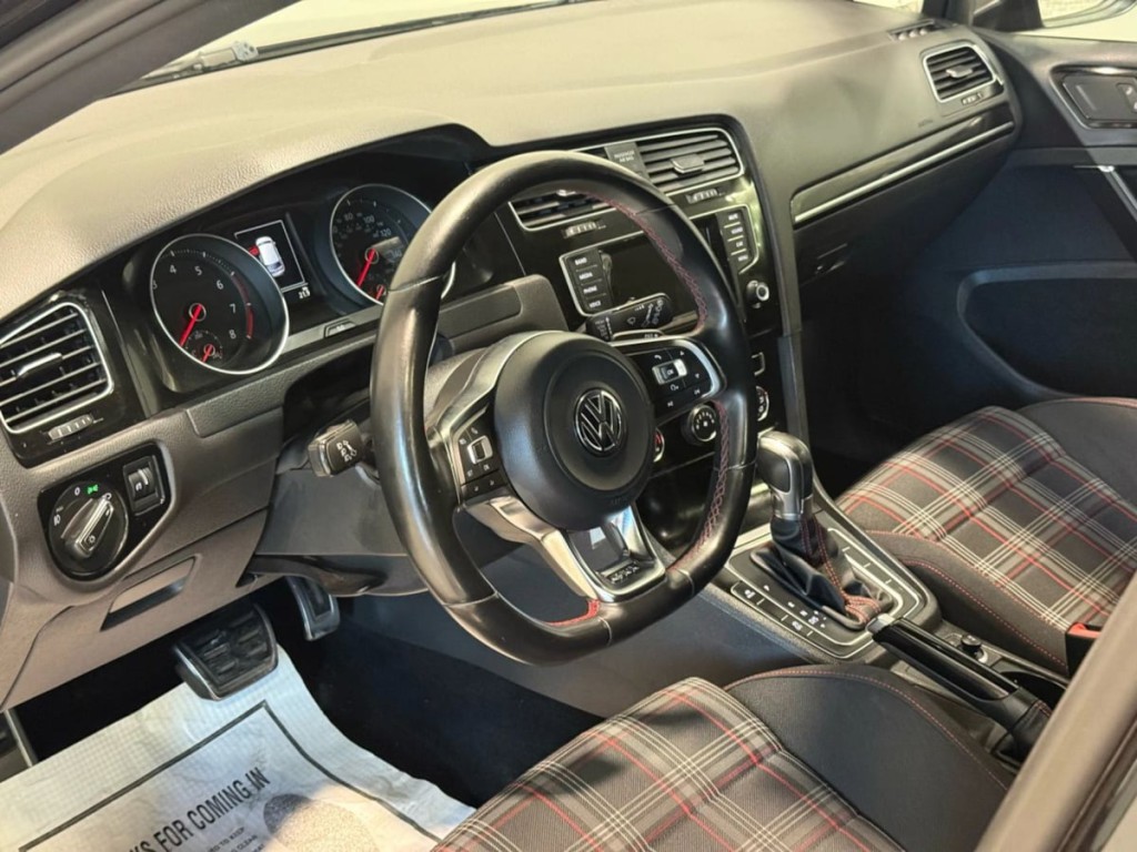 2015 Volkswagen GTI Image 13