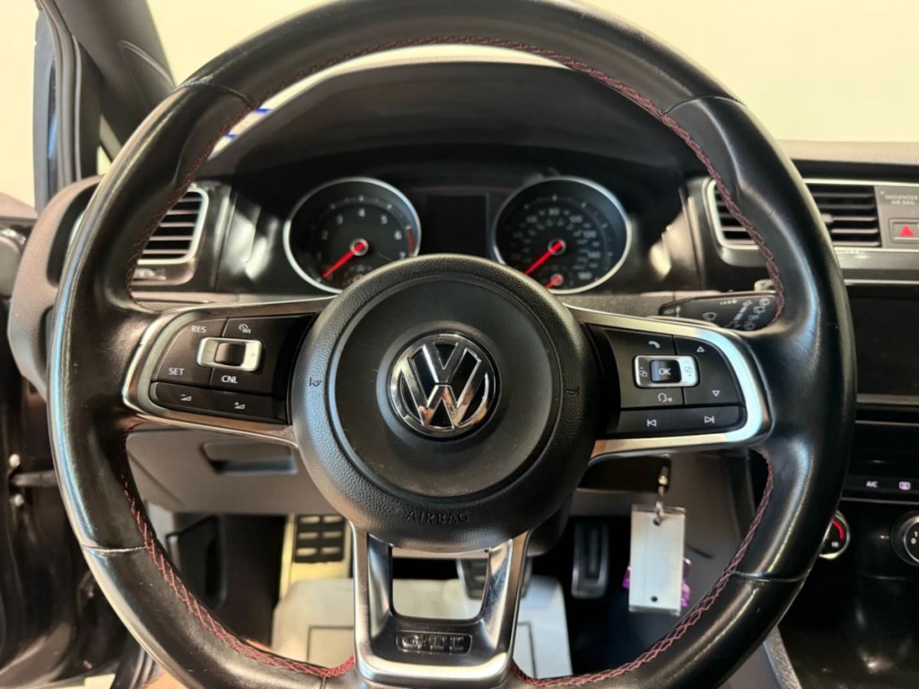 2015 Volkswagen GTI Image 14