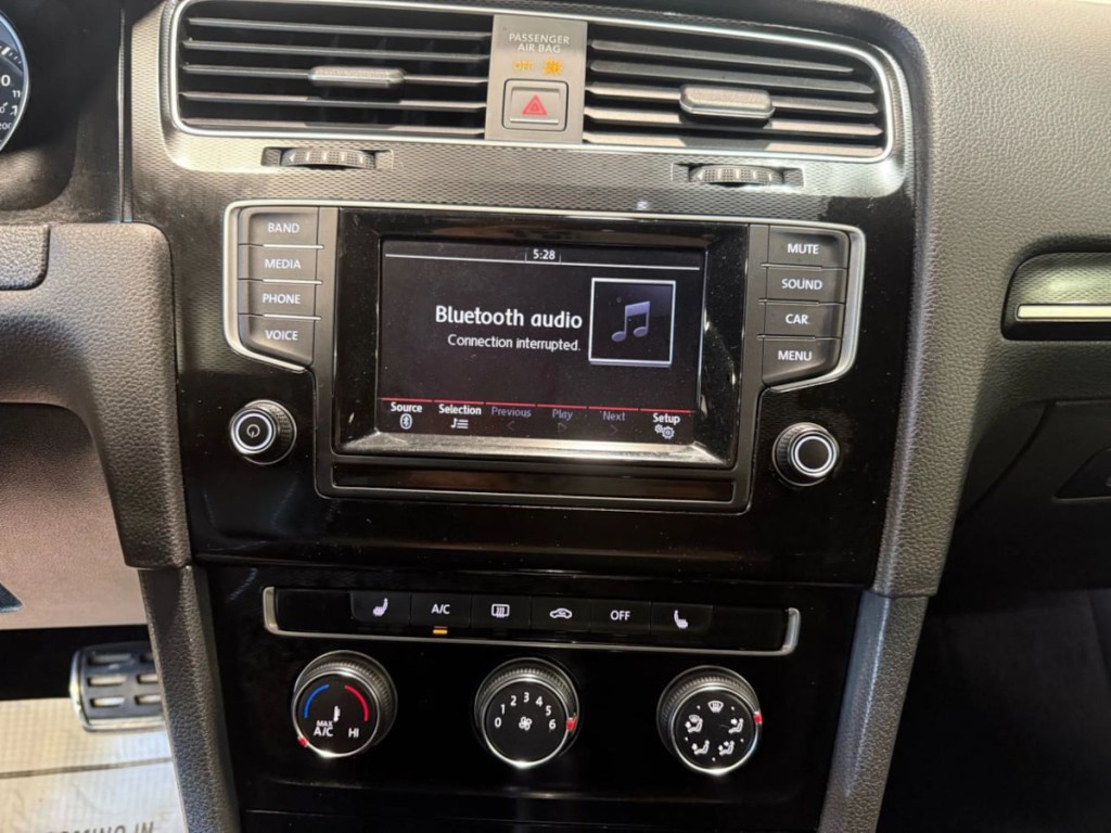 2015 Volkswagen GTI Image 18