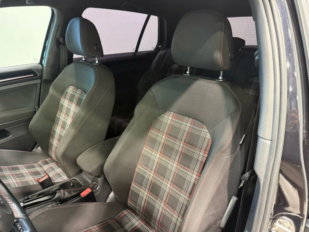 2015 Volkswagen GTI Image 20