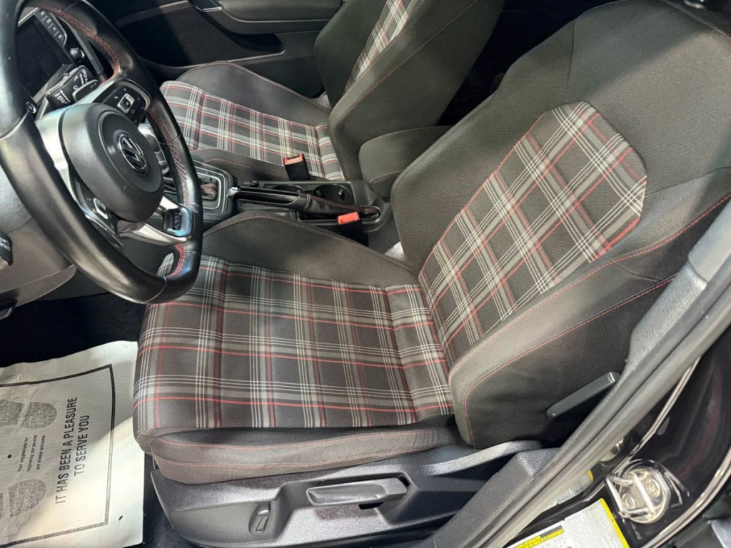 2015 Volkswagen GTI Image 21