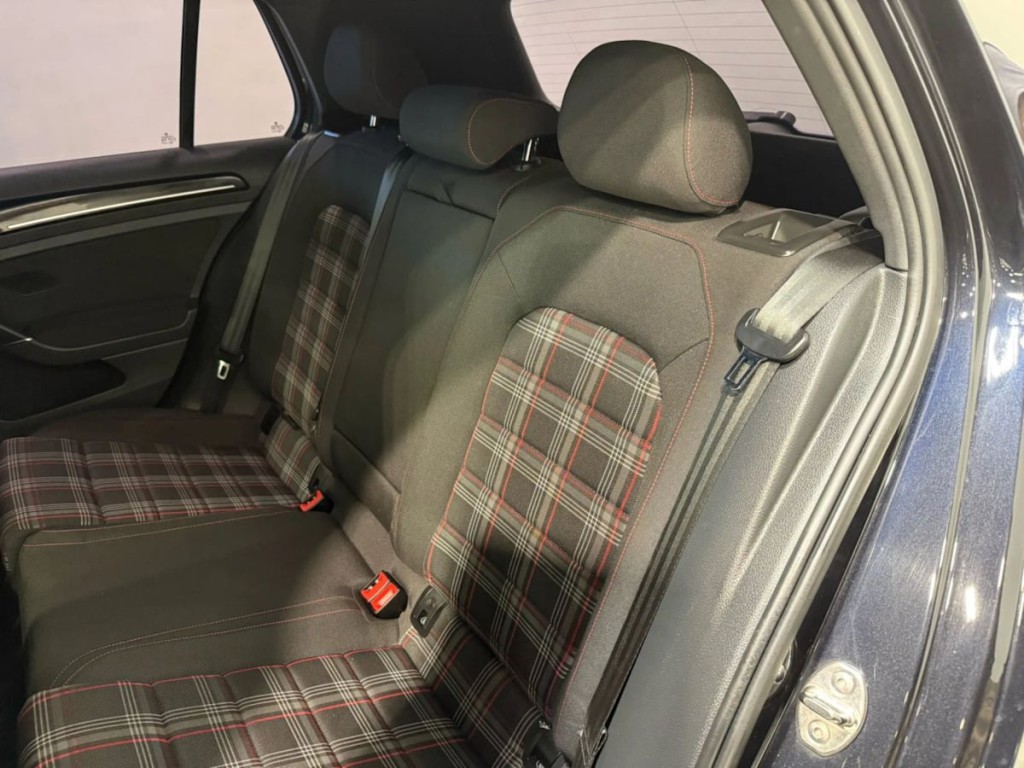 2015 Volkswagen GTI Image 22