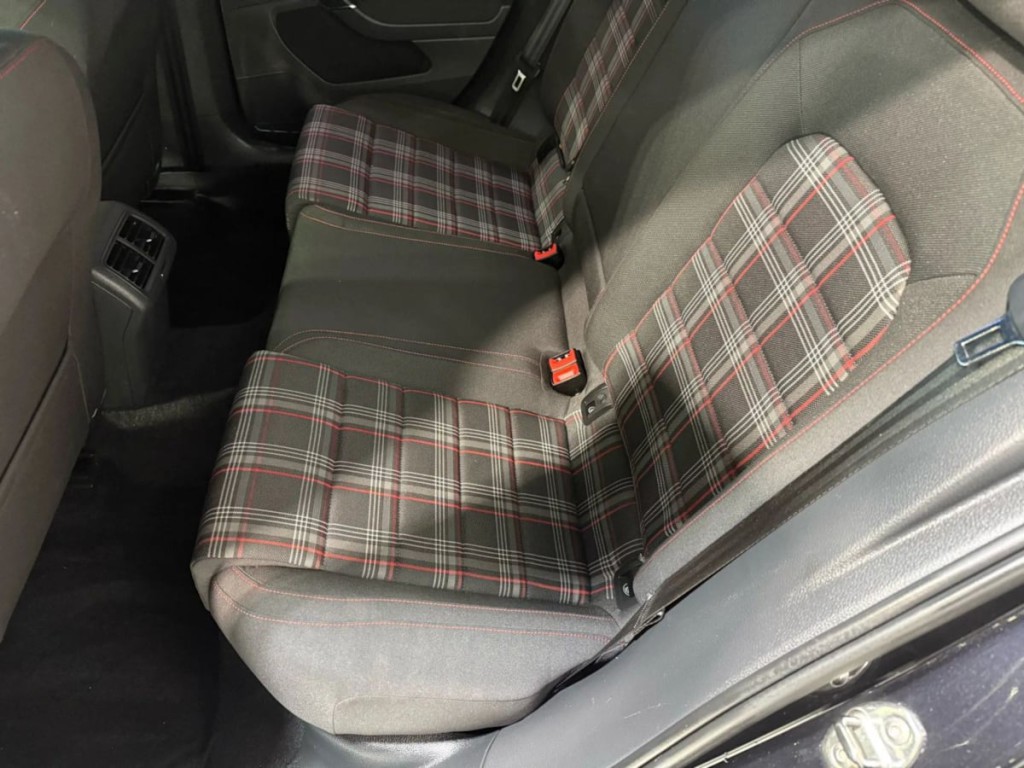 2015 Volkswagen GTI Image 23