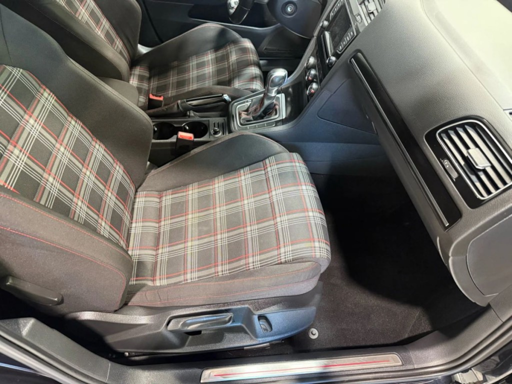 2015 Volkswagen GTI Image 26