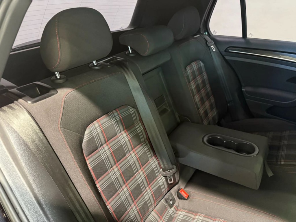 2015 Volkswagen GTI Image 27