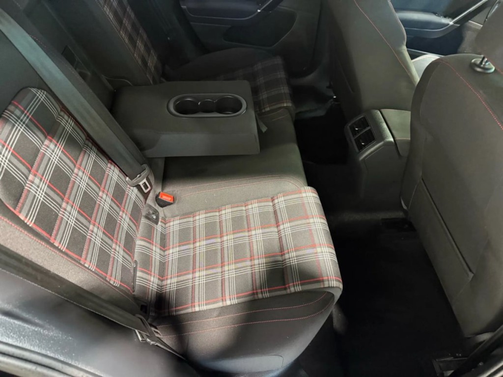 2015 Volkswagen GTI Image 28