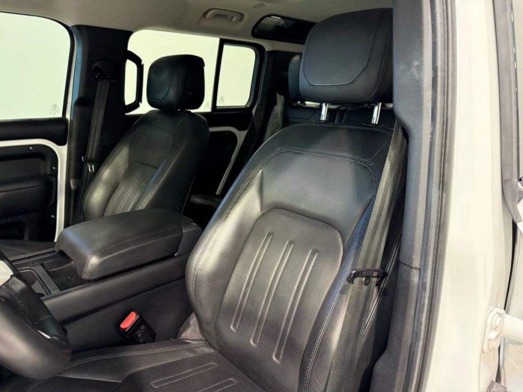 2020 Land Rover Defender Image 22