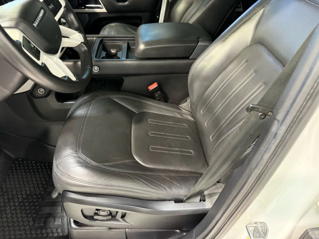 2020 Land Rover Defender Image 23