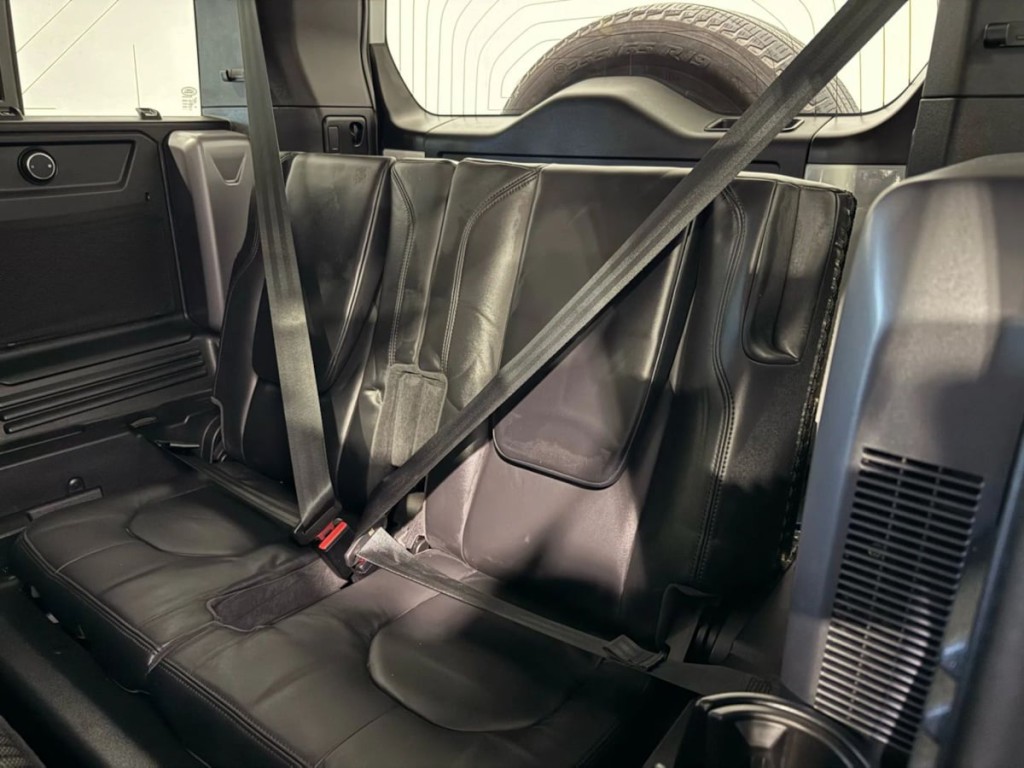 2020 Land Rover Defender Image 26