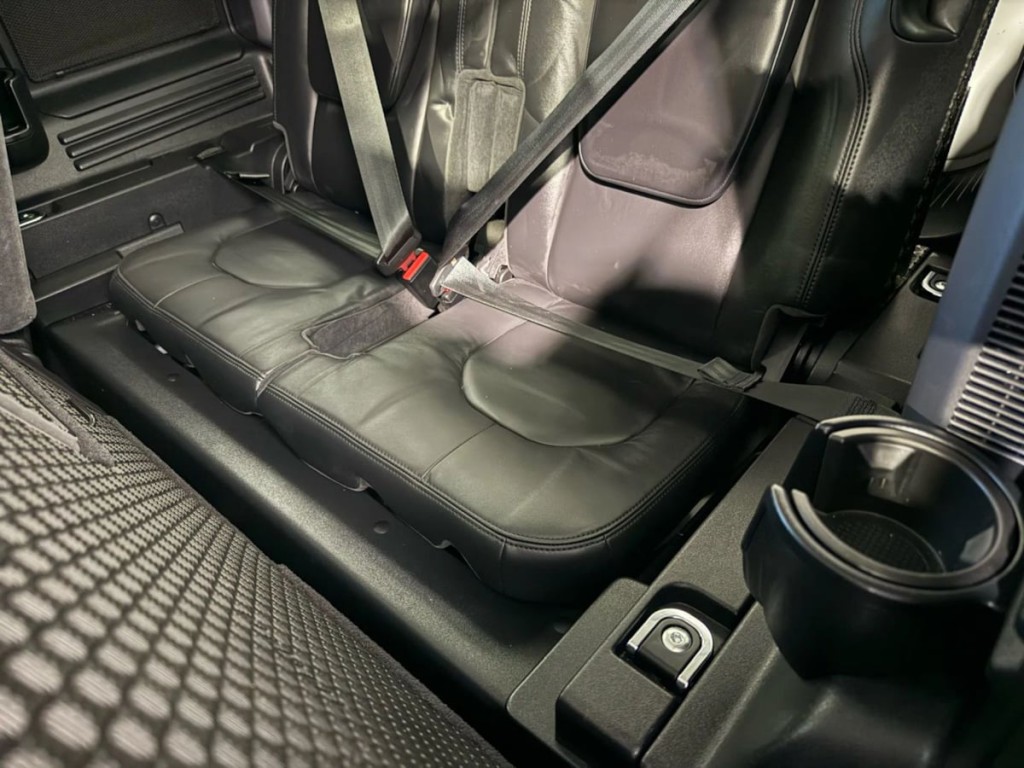 2020 Land Rover Defender Image 27