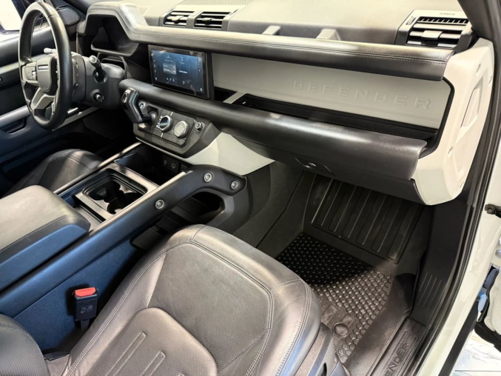 2020 Land Rover Defender Image 29