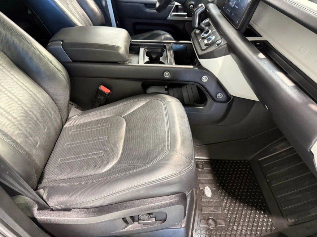 2020 Land Rover Defender Image 31