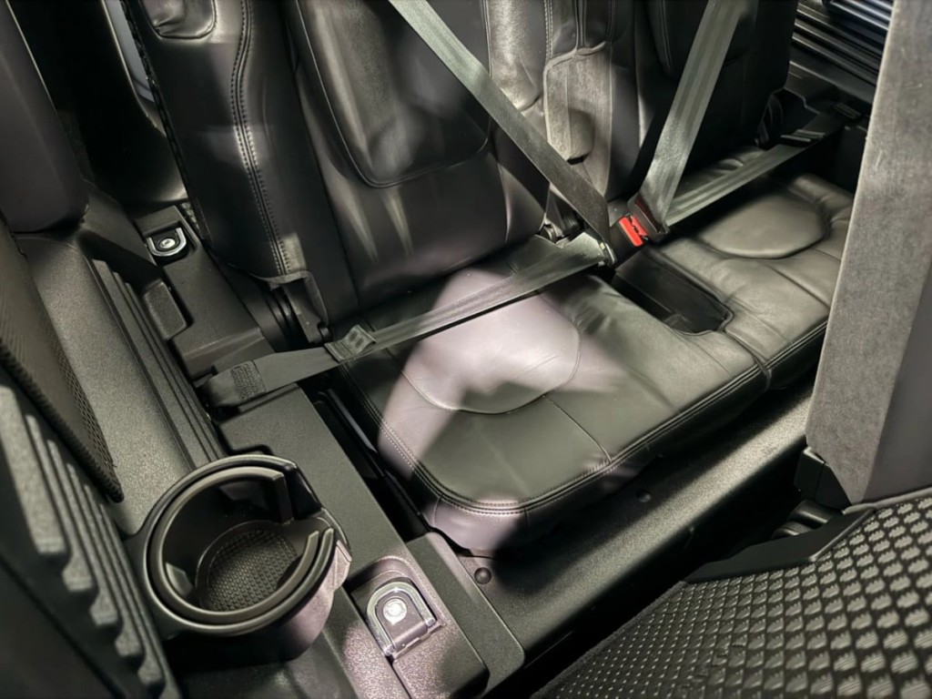 2020 Land Rover Defender Image 35