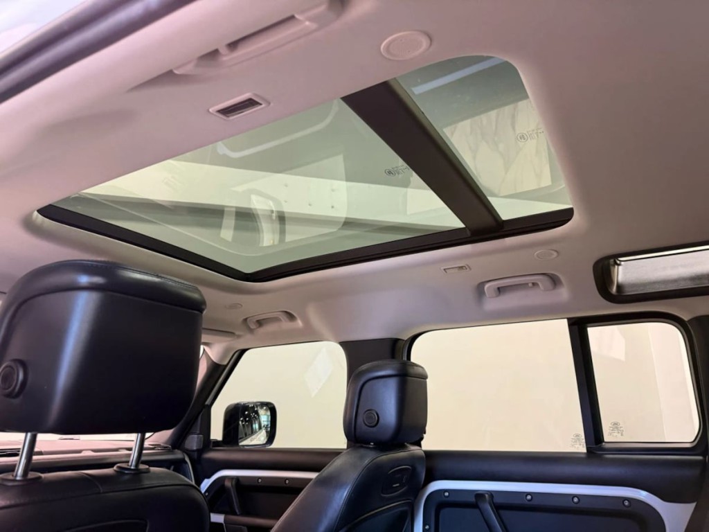 2020 Land Rover Defender Image 36