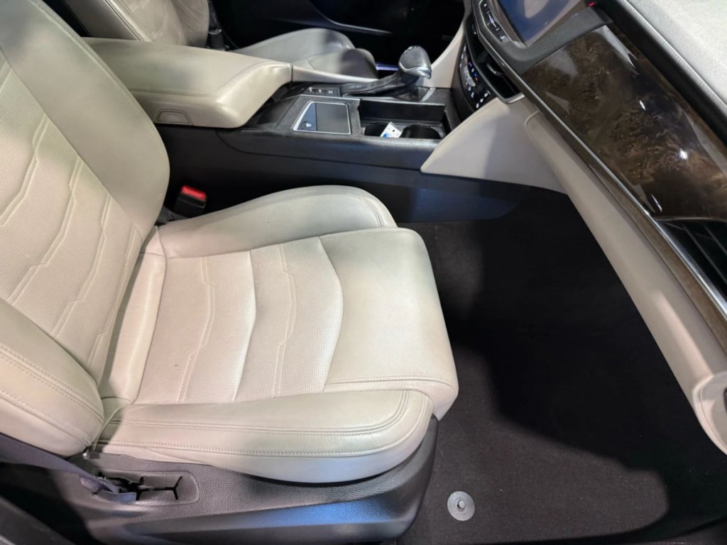 2017 Cadillac CT6 Image 29