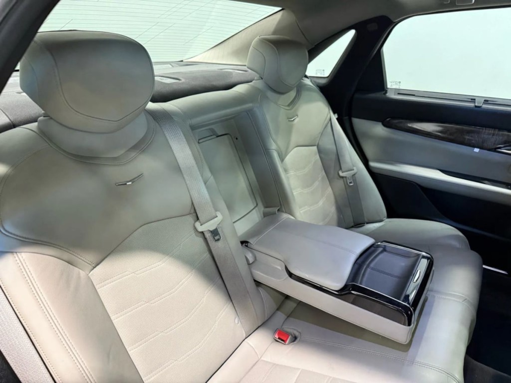 2017 Cadillac CT6 Image 30