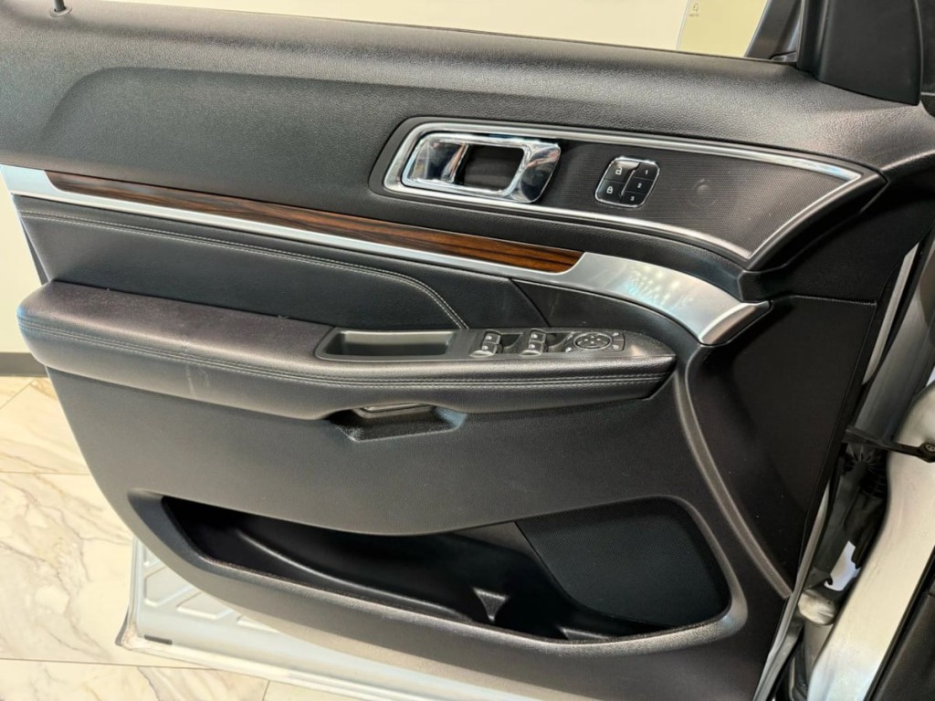 2018 Ford Explorer Image 10