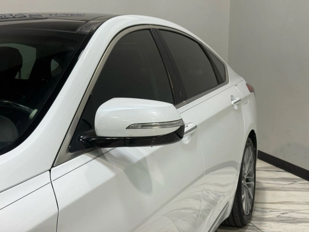 2017 Genesis G80 Image 10