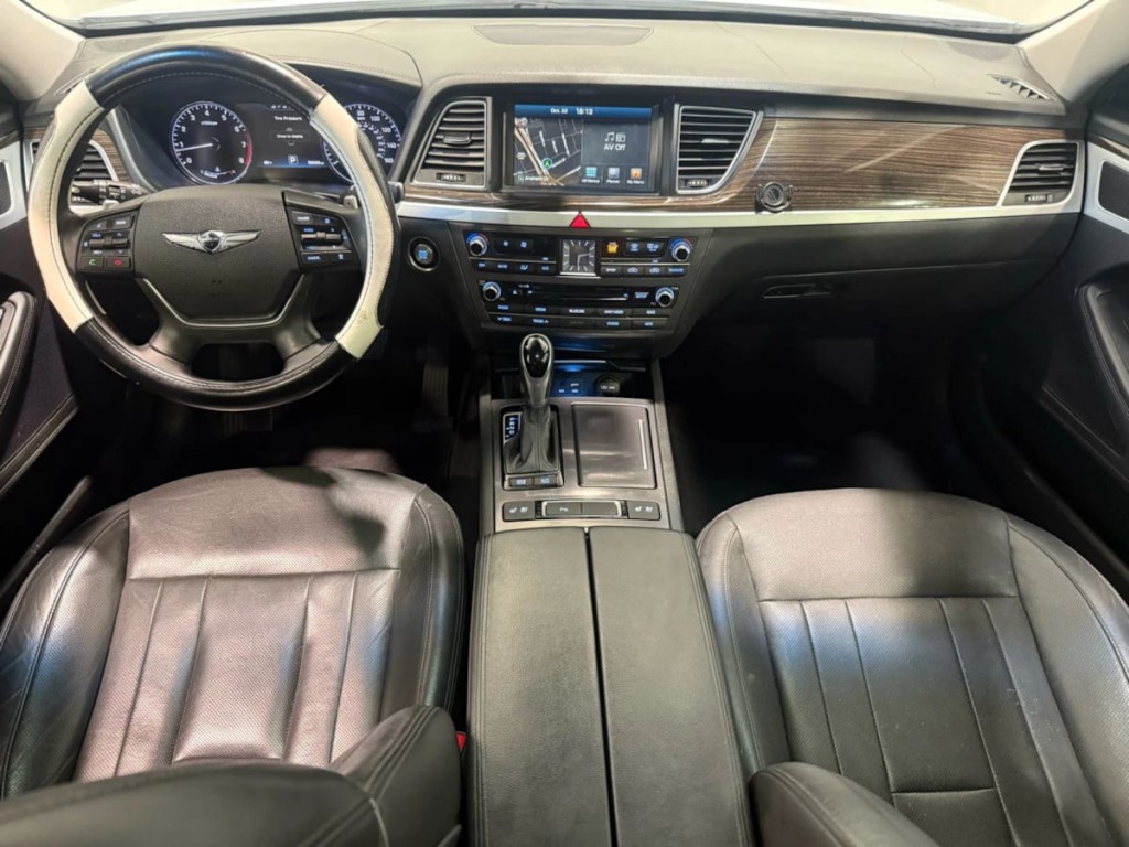 2017 Genesis G80 Image 13