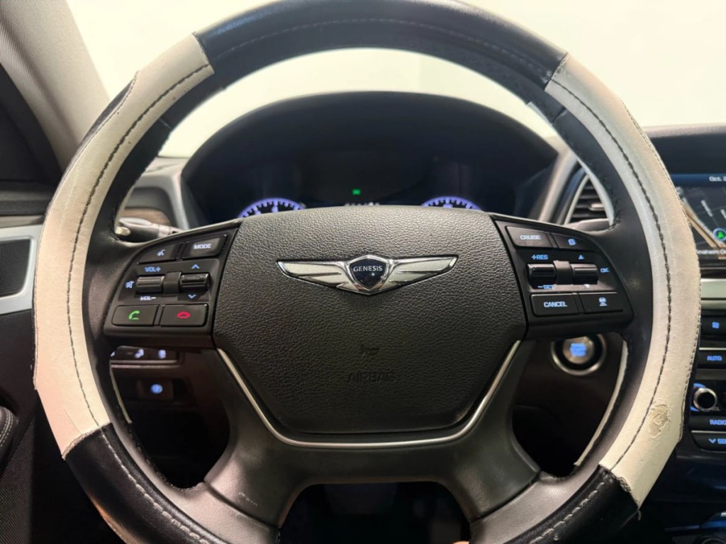 2017 Genesis G80 Image 14