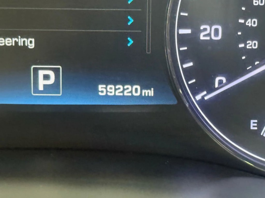 2017 Genesis G80 Image 18