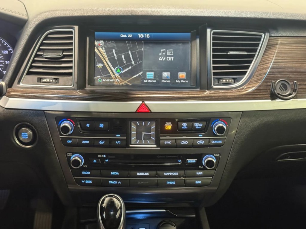 2017 Genesis G80 Image 20