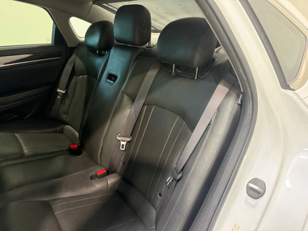 2017 Genesis G80 Image 26