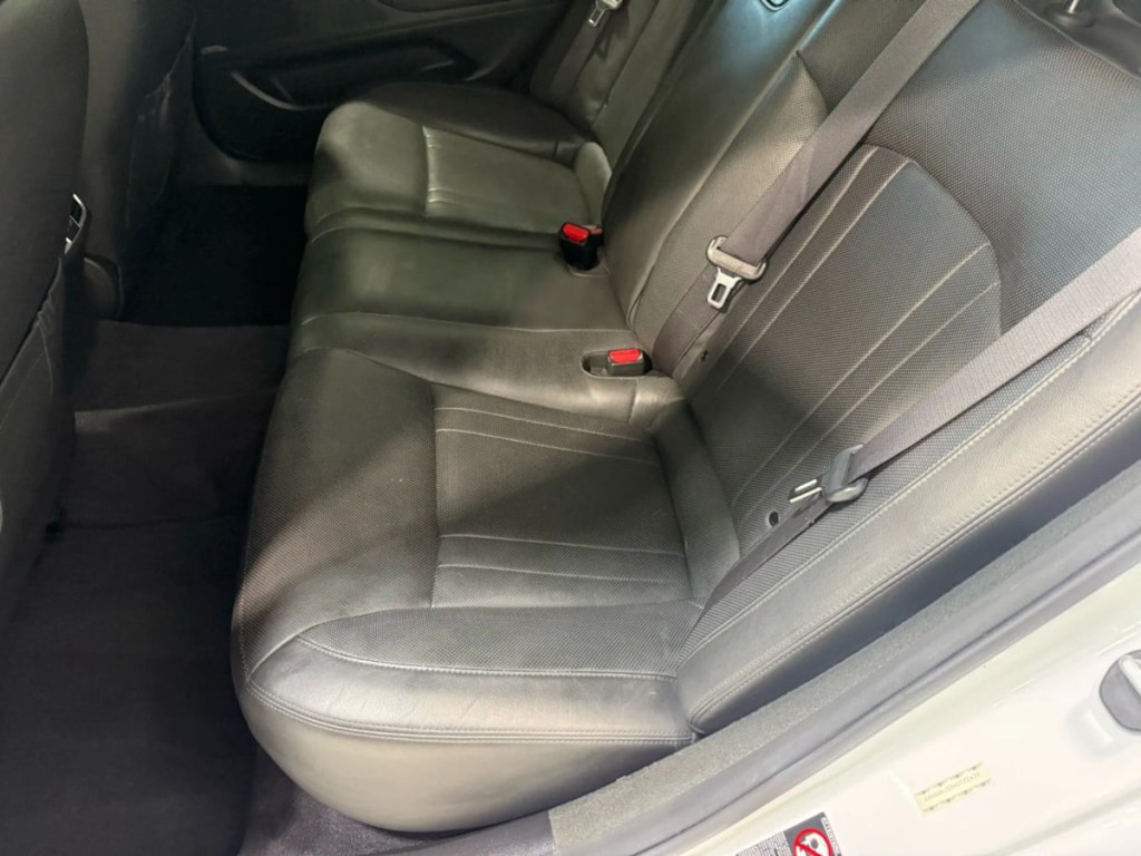 2017 Genesis G80 Image 27