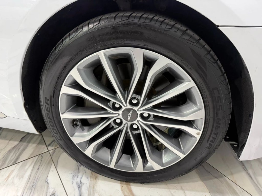 2017 Genesis G80 Image 33