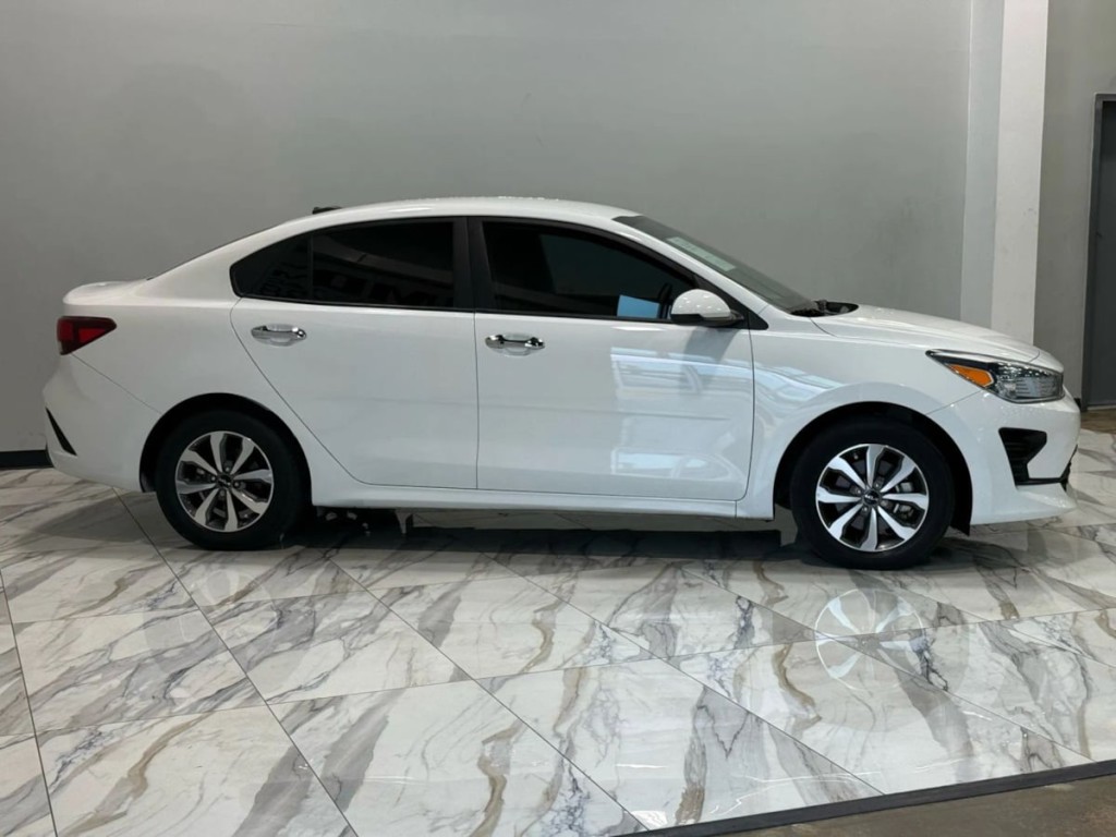 2022 Kia Rio Image 4