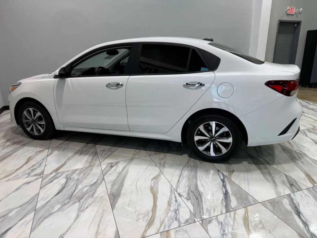 2022 Kia Rio Image 8