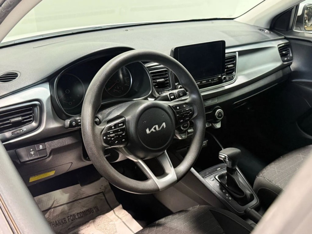 2022 Kia Rio Image 11
