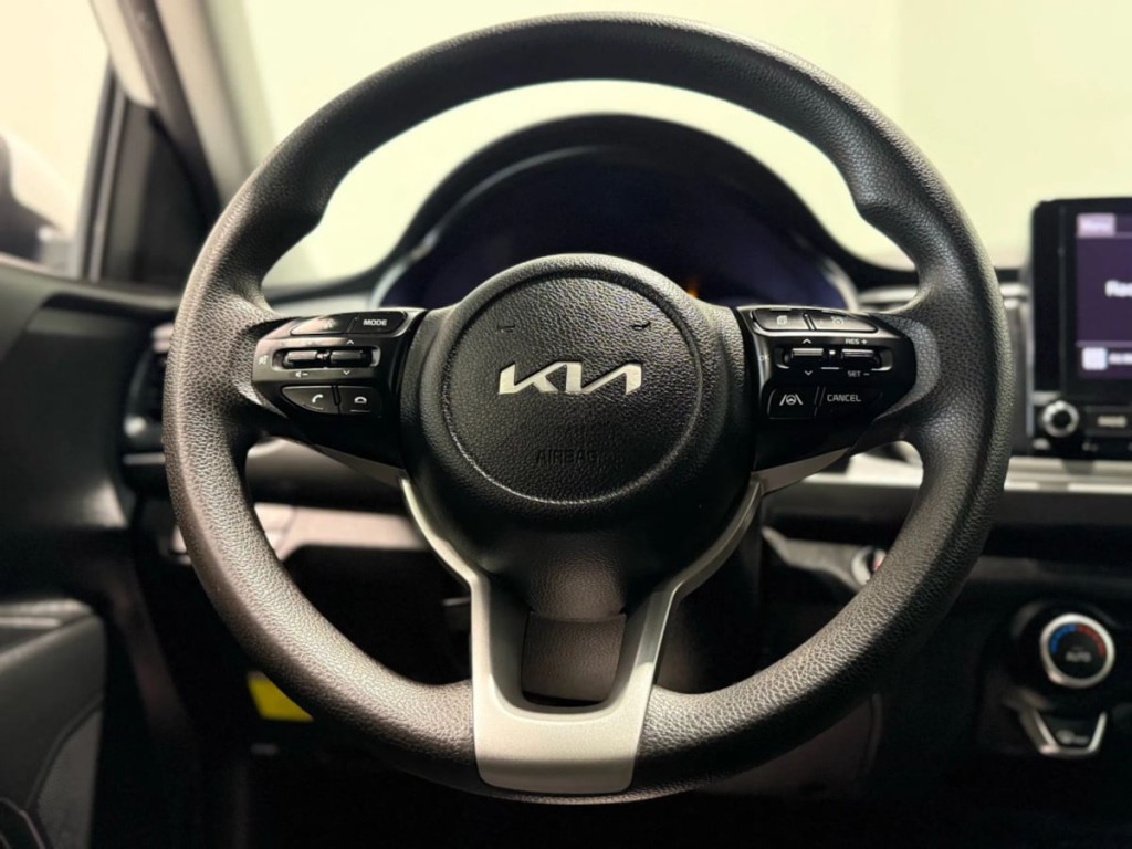 2022 Kia Rio Image 13