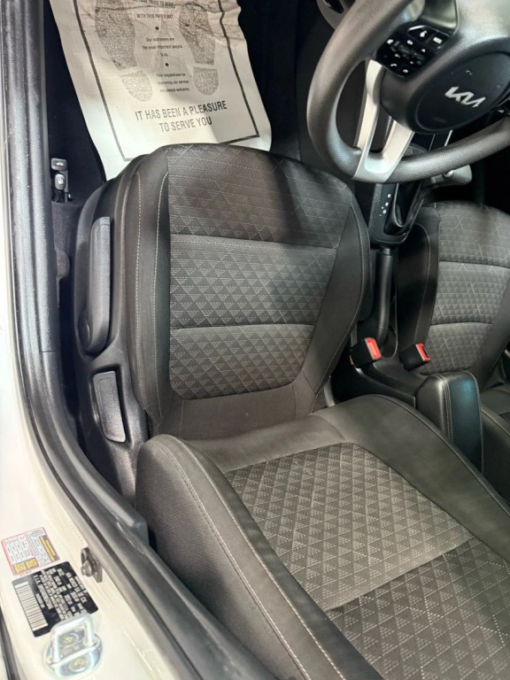2022 Kia Rio Image 21