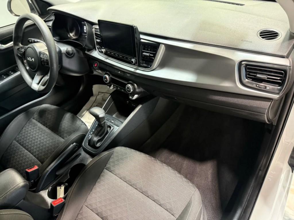 2022 Kia Rio Image 24