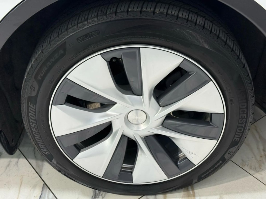 2021 Tesla Model Y Image 28