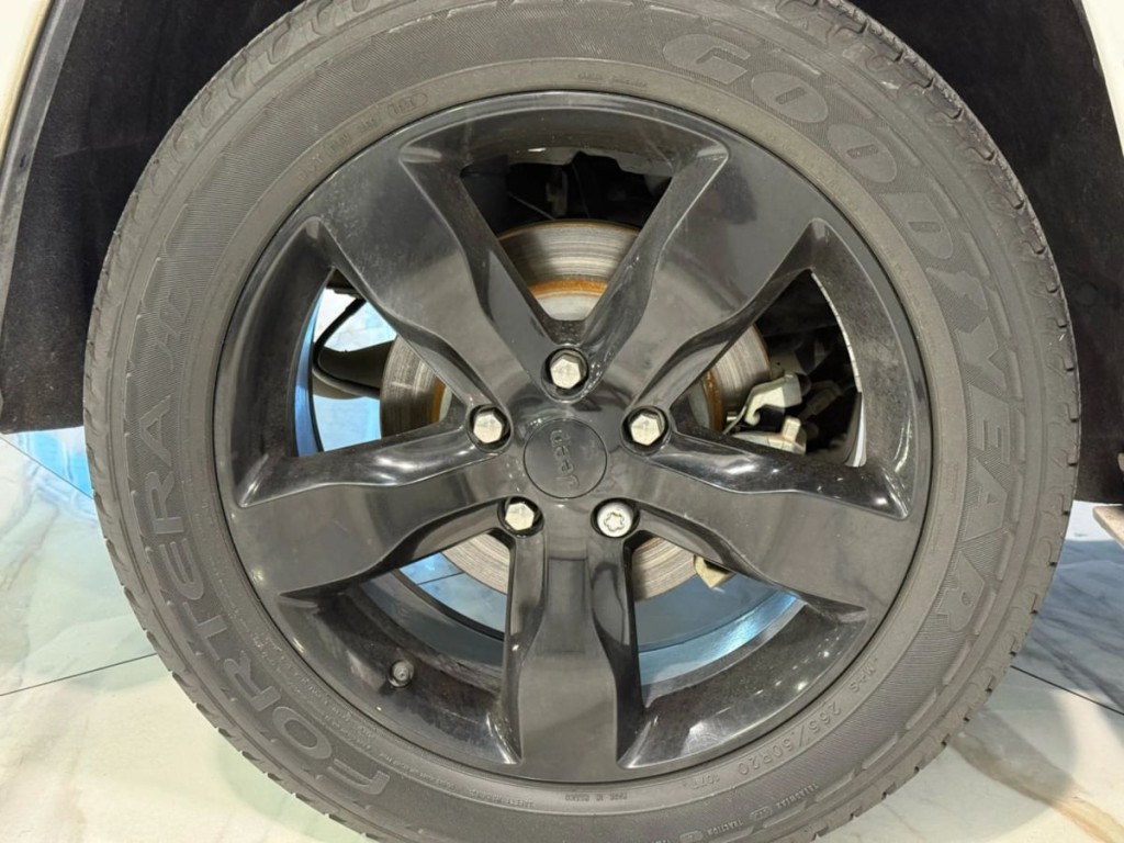 2015 Jeep Grand Cherokee Image 35