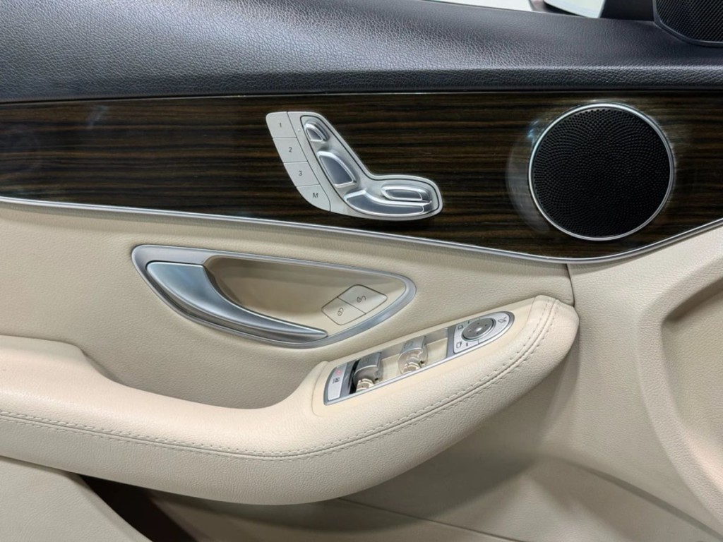 2018 Mercedes-Benz C-Class Image 12