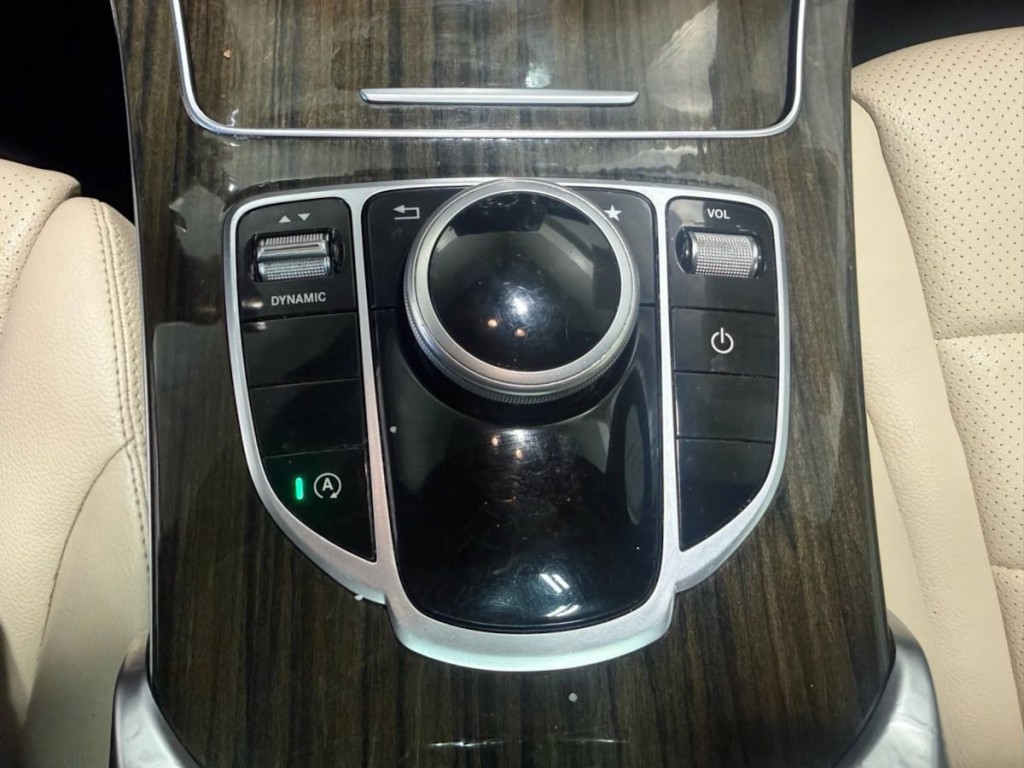 2018 Mercedes-Benz C-Class Image 19