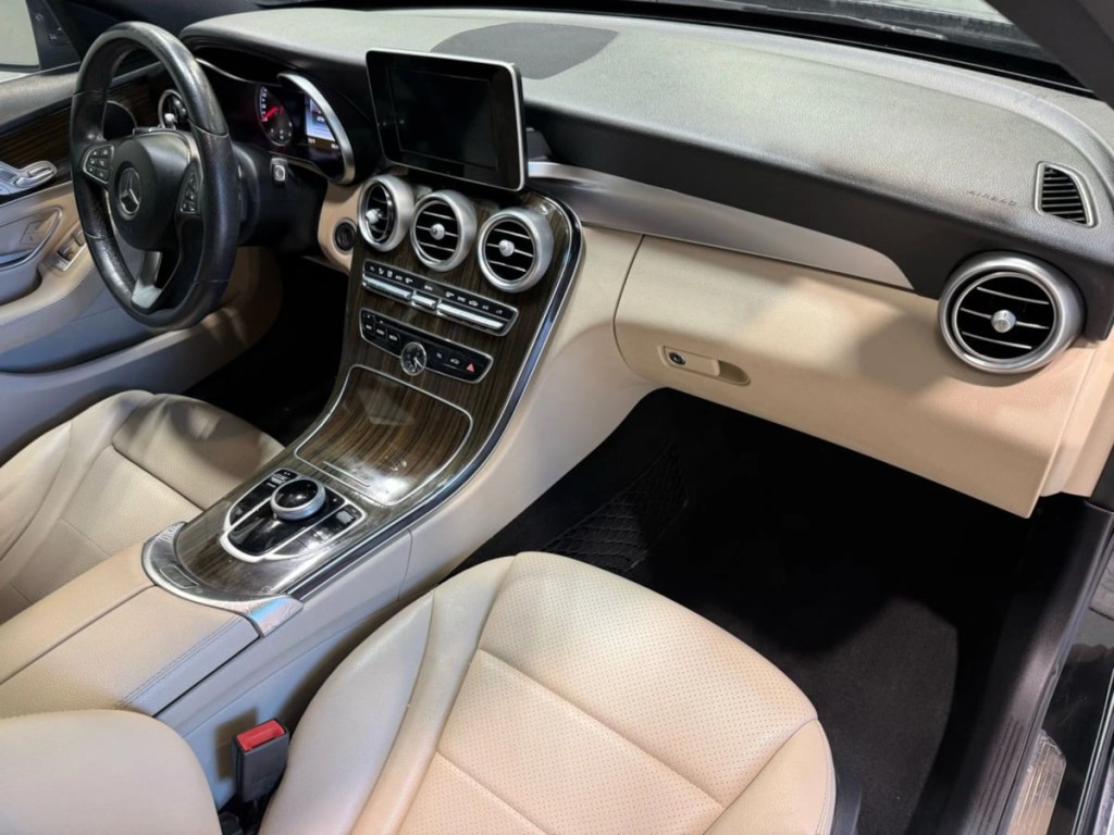 2018 Mercedes-Benz C-Class Image 24