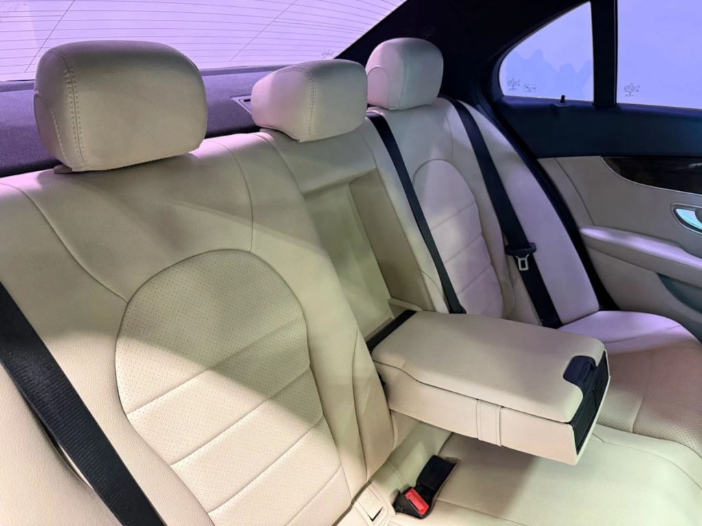 2018 Mercedes-Benz C-Class Image 28