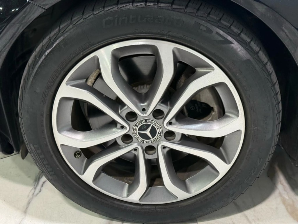 2018 Mercedes-Benz C-Class Image 30