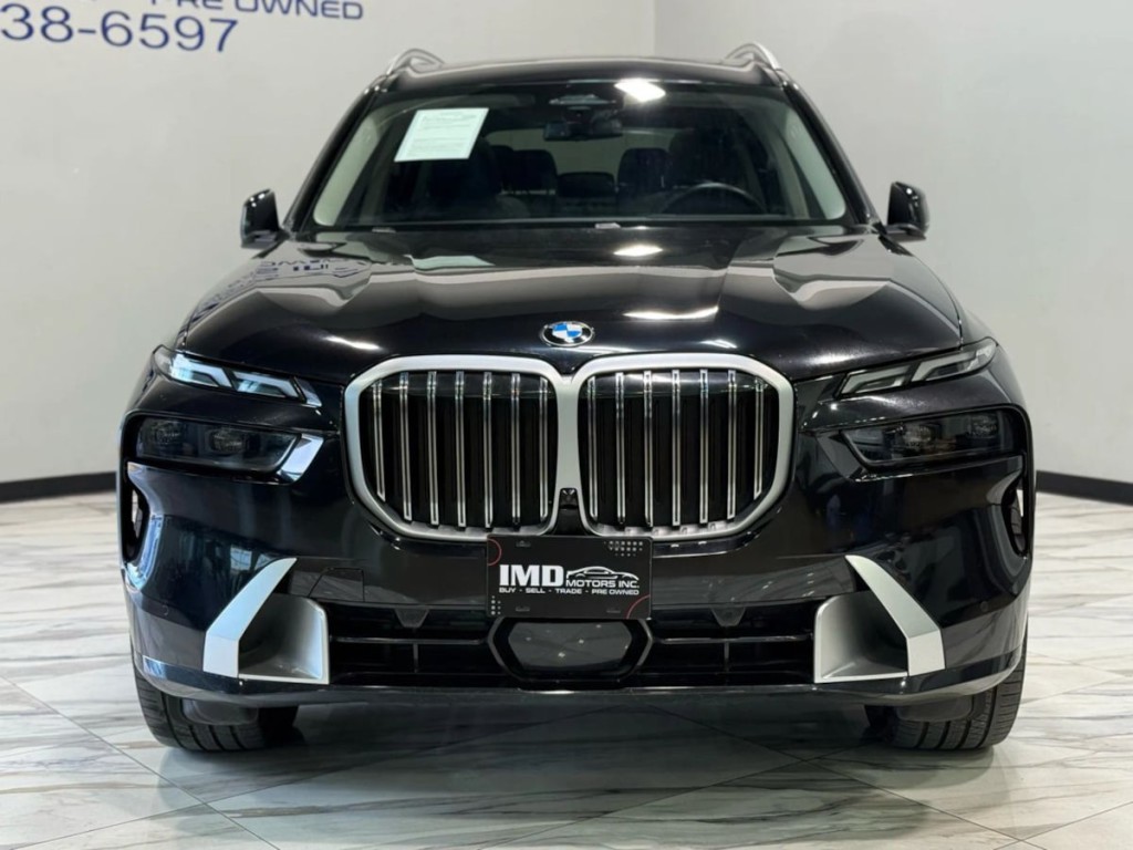 2023 BMW X7 Image 3