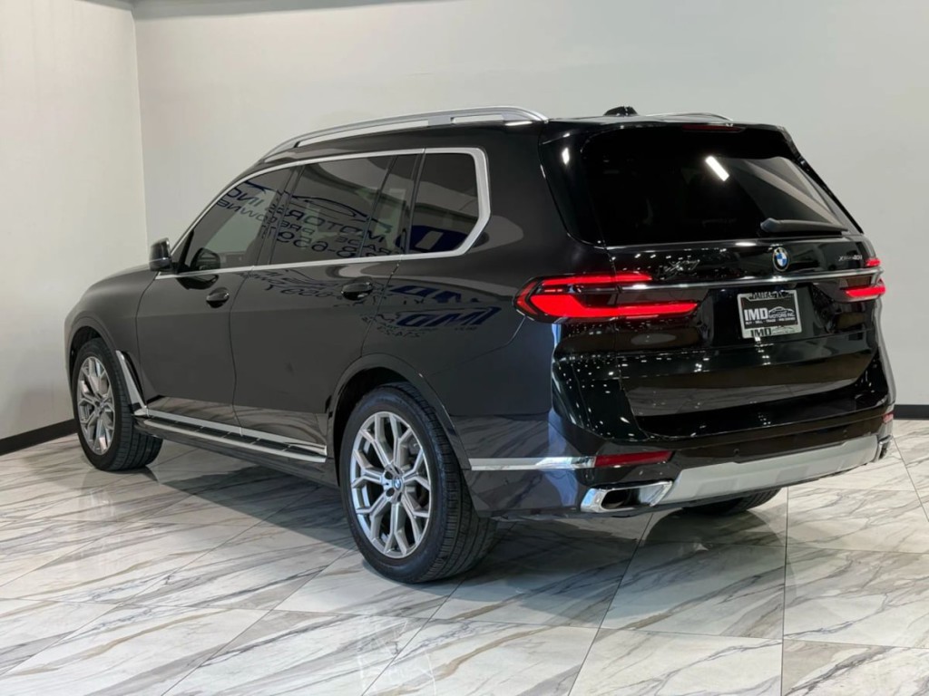 2023 BMW X7 Image 8