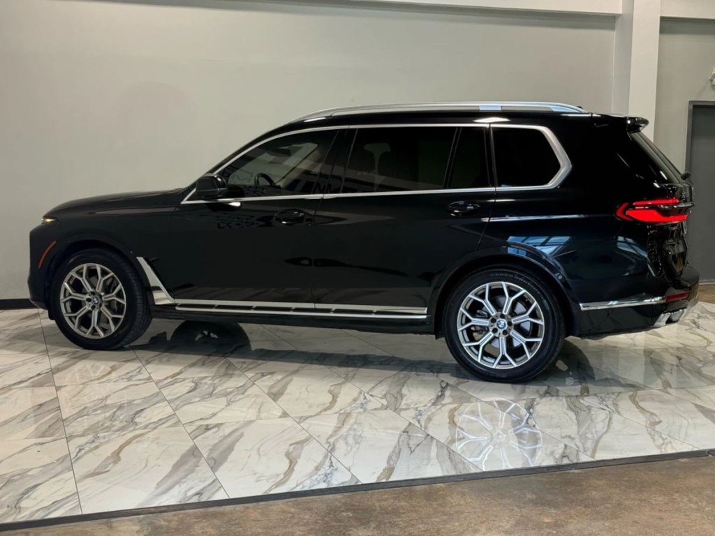 2023 BMW X7 Image 9