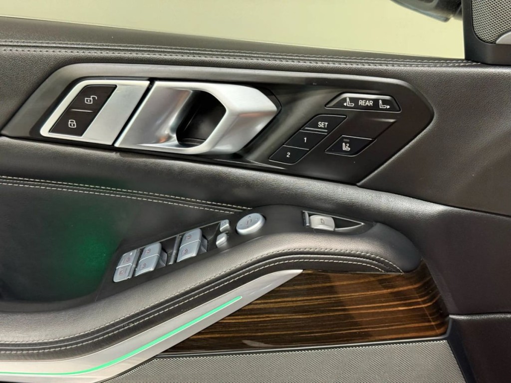 2023 BMW X7 Image 12